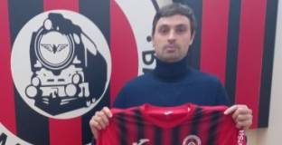 Мартин Райнов парафира с Локо София