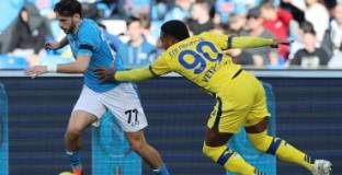 Наполи с труден успех срещу Верона