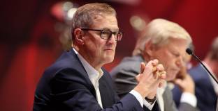 Шеф на Байерн: Не е редно футболистите да плашат със стачки