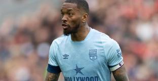 Арсенал се нареди на опашката за Тоуни 