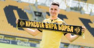 Сръбски гранд взима Янис Карабельов?