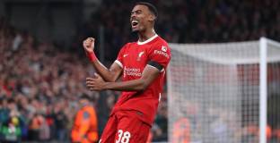 Никол: Гравенберх е най-важният елемент от отбора на Слот