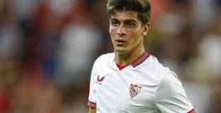 Наполи работи по трансфера на защитник на Севиля