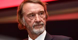 Сър Ратклиф е готов да уволни до 300 служители на Ман Юнайтед