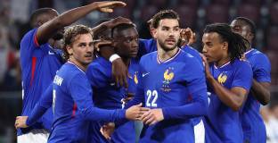 Франция с лесна победа над Люксембург в мач с неприятен инцидент