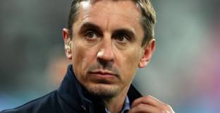 Невил: Юнайтед няма да спечели лигата с тези защитници