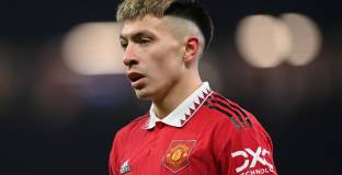  Ман Юнайтед ще започне преговори с Мартинес 