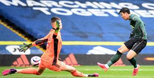 Лийдс нарани шансовете на Тотнъм за Европа