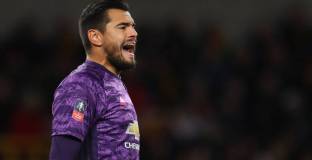 Принудиха Ромеро да премахне детска площадка от двора си