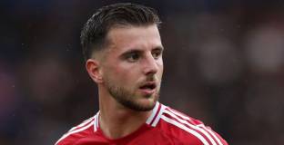 Невил разкритикува Аморим за използването на Маунт