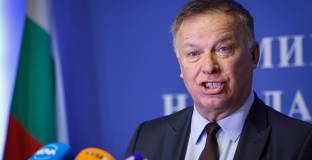 Попов: УЕФА препоръчва да се играе пред празни трибуни