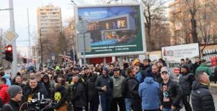 Фенове на Ботев на протест заради 