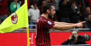 Милан започна преговори с Чалханоглу