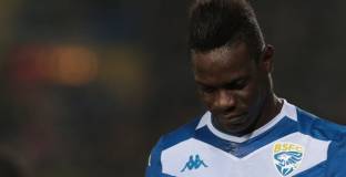 Балотели стана жертва на расизъм в мача с Лацио