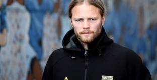 Бреша се опитва да купи исландски национал