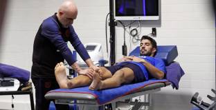 Луис Суарес започна работа по възстановяването си