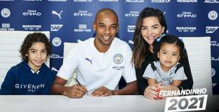 Фернандиньо продължи с Манчестър Сити