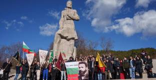 Стотици ботевисти се събират в Калофер за 176-годишнината от рождението на Христо Ботев