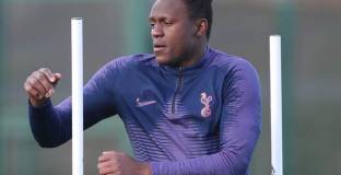 Тотнъм продаде Уаняма