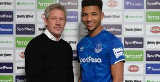 Холгейт продължи с Евертън