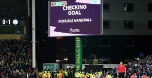 Юнайтед и Брайтън с най-много полза от използването на VAR