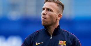 Артур съобщи на Юве, че остава в Барселона