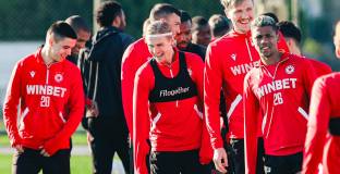 Скаршем: Ще празнуваме с бургер и кола