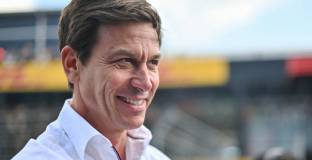 Волф: Трябва да спрем да „флиртуваме” с Верстапен 