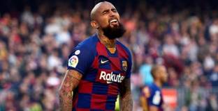 Видал: Не може Барса да има само 13 професионални играча