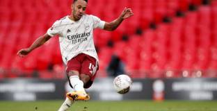 Обамеянг ще получава повече от Йозил