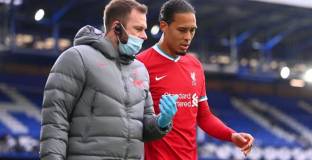 Ливърпул загуби Ван Дайк за дълъг срок 