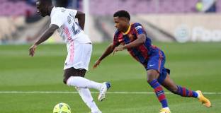 Барселона подаде жалба срещу съдийството в мача с Реал Мадрид