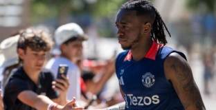 Ман Юнайтед определи цена на Уан - Бисака