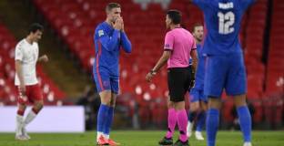 Хендерсън и Стърлинг се завърнаха в клубовете си за лечение 