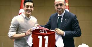 Ефенберг: Йозил и Гюндоган трябва да бъдат изгонени от националния 