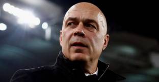 Швейцарец поема Шалке 04