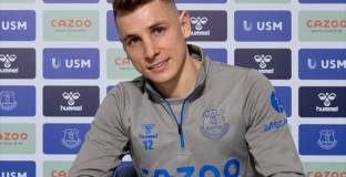 Евертън продължи с Дин