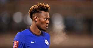 Уулвс хвърли око на Ейбрахам