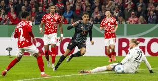 Този път Байерн тръгнa повече от добре за Купата, Вердер също с победа