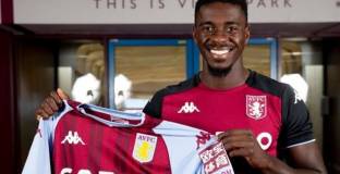 Таунзебе премина в Астън Вила