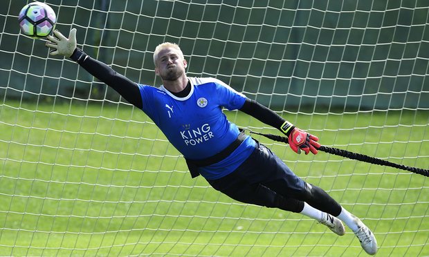 Евертън се отказа от Шмайхел