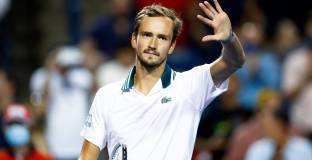 Медведев се справи за по-малко от 2 часа, Бауриста-Агут отпадна