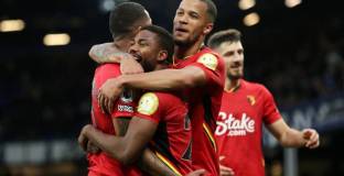 Уотфорд разгроми Евертън, Лийдс се спаси срещу Уулвс (видео)