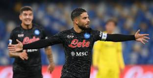 Наполи размаза Болоня и се завърна на първото място