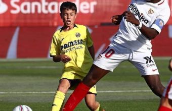 Лека вечер с тази снимка от мача между Виляреал и Севиля при U12, на която няма нищо странно! Мдааа...