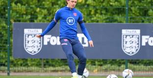 Галахър с първа повиквателна за Англия 