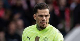 Едерсон призна, че вече осем години играе с едни и същи боксерки