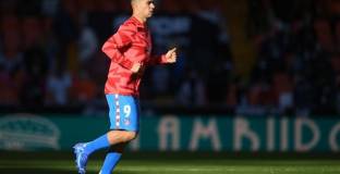 Астън Вила иска да върне Суарес във Висшата лига