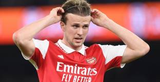  Арсенал е готов да продаде Холдинг