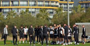 Славия започна годината със загуба от втородивизионен унгарски тим